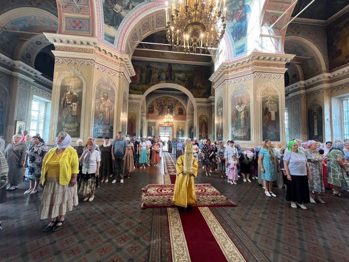 В чистопольском соборе Божественную литургию совершили два архиерея