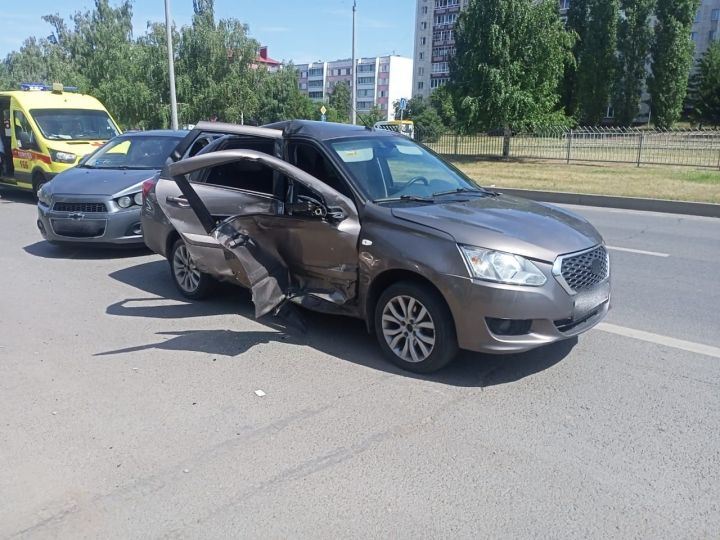 В Челнах автобус столкнулся с иномаркой