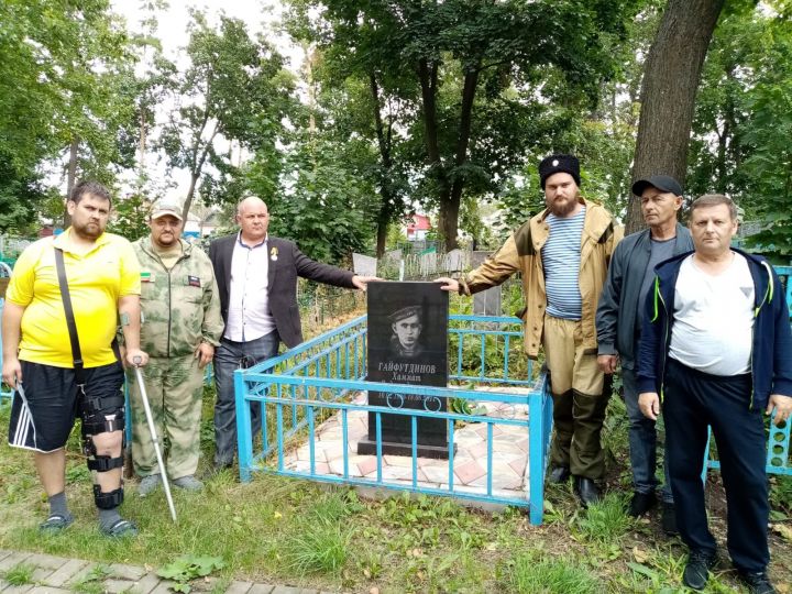 Привели в порядок могилы погибших воинов