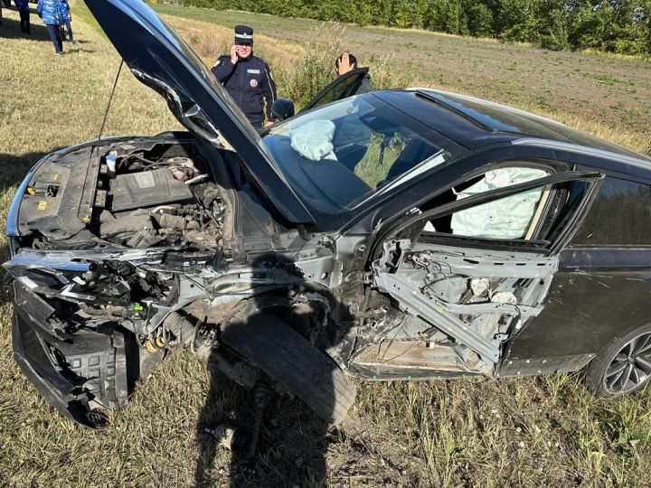 В ДТП с грузовиком и легковушкой в Чистопольском районе пострадал мужчина