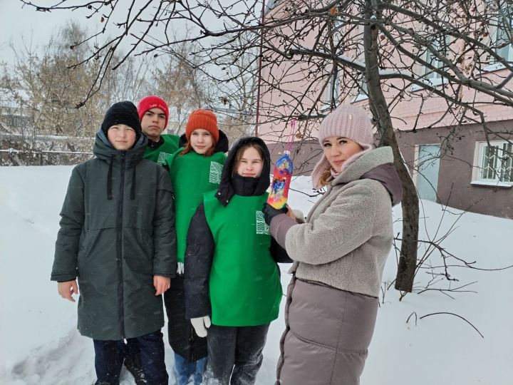 Чистопольские лицеисты приняли участие в экологической акции «Покормите птиц зимой»