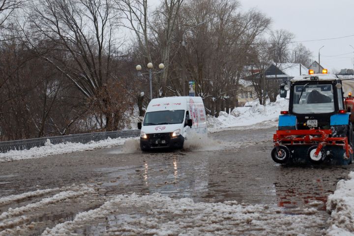 В Чистополе устраняют последствия коммунальной аварии