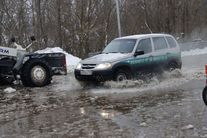 В Чистополе устраняют последствия коммунальной аварии