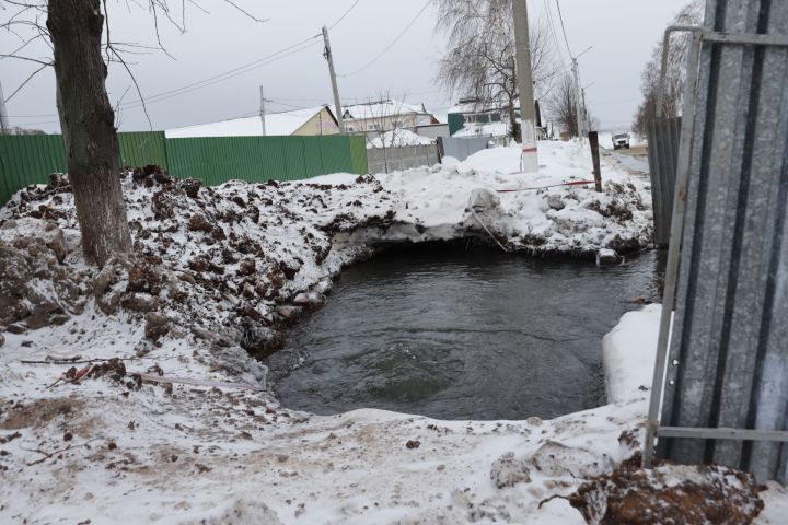 В Чистополе устраняют последствия коммунальной аварии