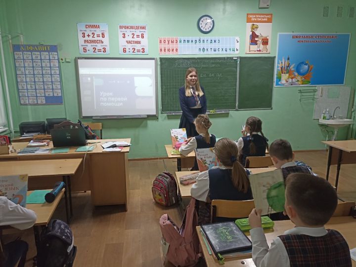 Активисты Движения Первых провели урок по оказанию первой помощи для чистопольских школьников