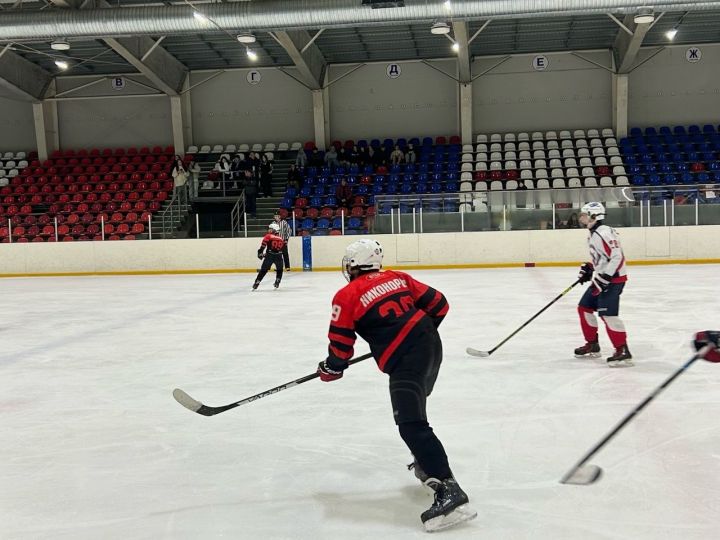 Чистопольская команда заняла второе место в турнире по хоккею