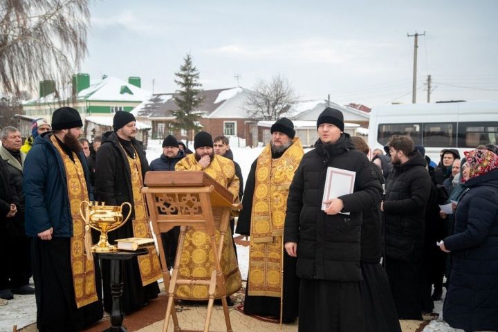 Епископ Пахомий освятил место под строительство храма в поселке Юлдуз