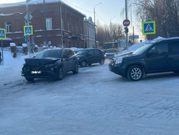 В Чистополе в центре города произошло ДТП