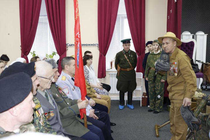 Чистопольским школьникам показали экспонаты музея боевой славы и рассказали о подвигах земляков на фронте