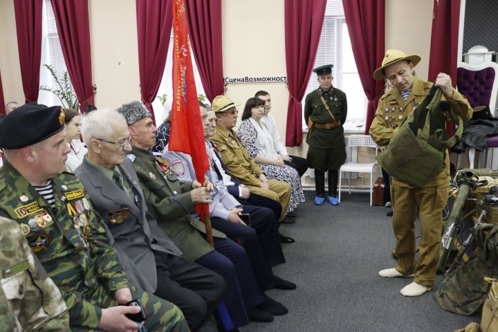 Чистопольским школьникам показали экспонаты музея боевой славы и рассказали о подвигах земляков на фронте