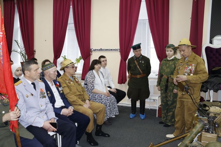 Чистопольским школьникам показали экспонаты музея боевой славы и рассказали о подвигах земляков на фронте