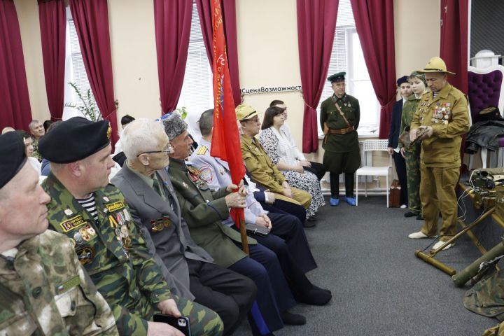 Чистопольским школьникам показали экспонаты музея боевой славы и рассказали о подвигах земляков на фронте