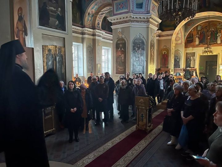 Епископ Пахомий  совершил Великое повечерие с чтением покаянного канона