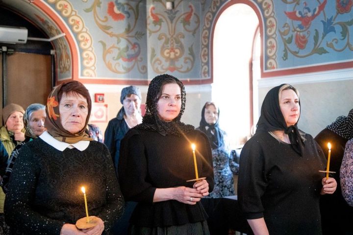 Епископ Пахомий совершил великое повечерие в чистопольском храме «Умиление»