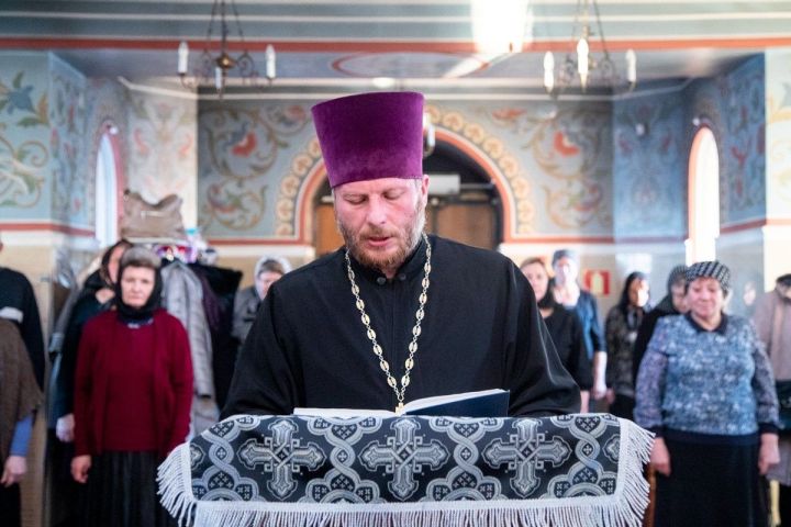 Епископ Пахомий совершил великое повечерие в чистопольском храме «Умиление»