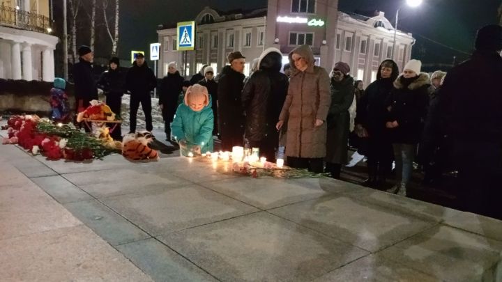 Чистопольцы зажгли свечи в память о погибших  в подмосковном «Крокус Сити Холле»