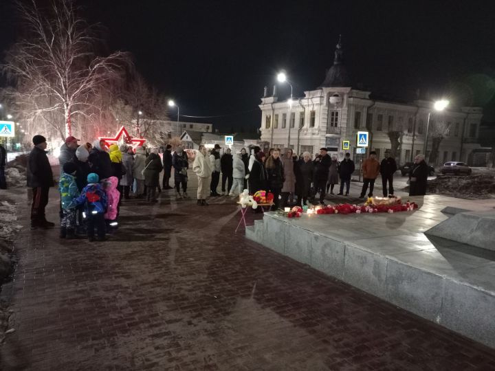 Чистопольцы зажгли свечи в память о погибших  в подмосковном «Крокус Сити Холле»