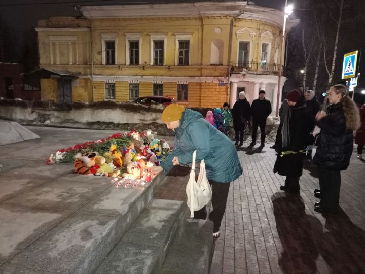 Чистопольцы зажгли свечи в память о погибших  в подмосковном «Крокус Сити Холле»