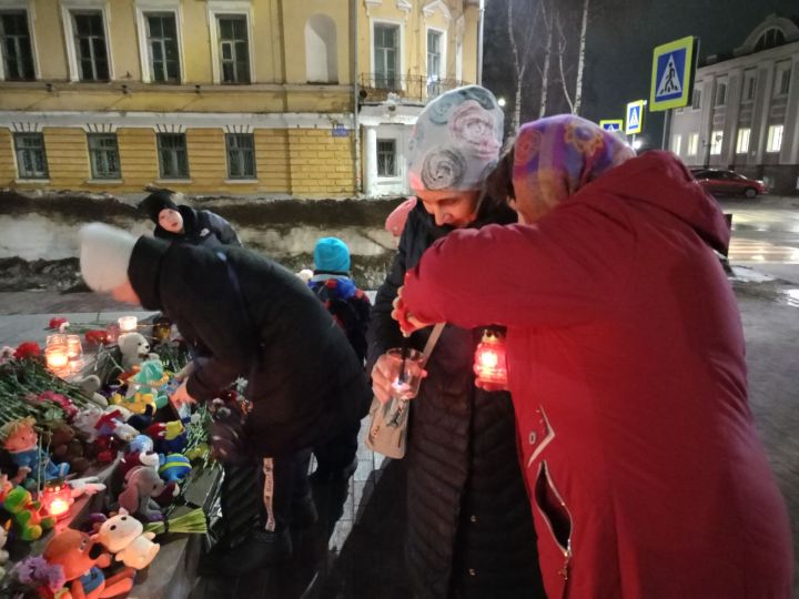 Чистопольцы зажгли свечи в память о погибших  в подмосковном «Крокус Сити Холле»