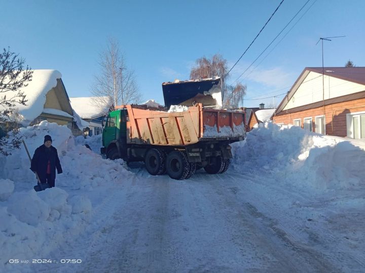 С начала зимнего сезона с чистопольских улиц вывезено более 75 тыс. куб.снега