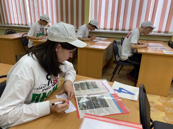 Чистопольские юноши и девушки состязались в конкурсе водительского мастерства