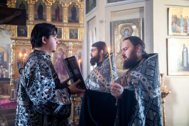 Епископ Пахомий совершил Пассию в чистопольском соборе