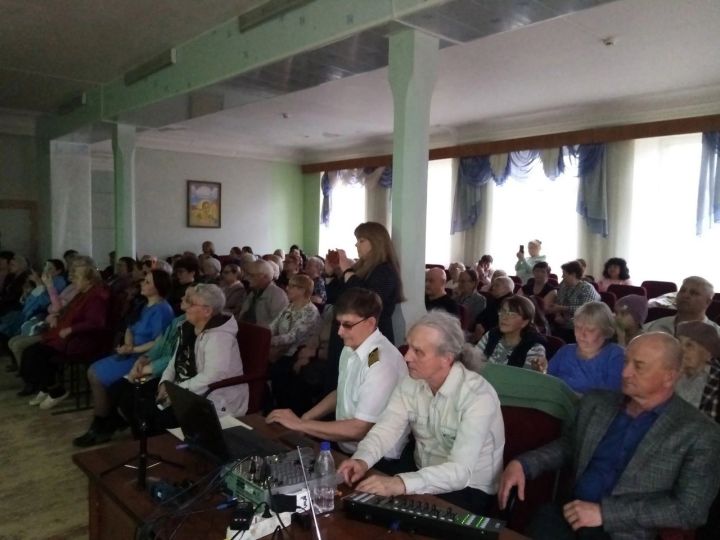 Песни танцы: в Чистополе прошел концерт, посвященный открытию навигации