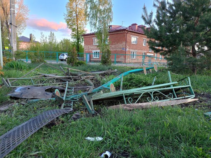 В Чистопольской Госавтоинспекции прокомментировали ночное ДТП в сквере на мебельной