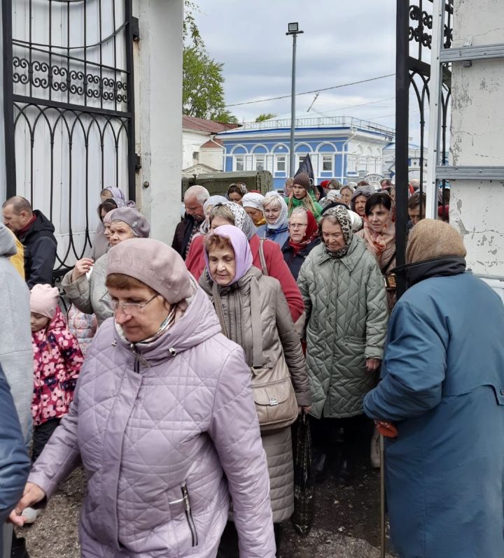 Чистопольцы прошли крестным ходом по одной из главных улиц города (фоторепортаж)