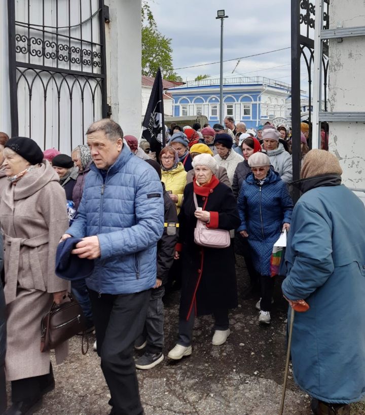 Чистопольцы прошли крестным ходом по одной из главных улиц города (фоторепортаж)