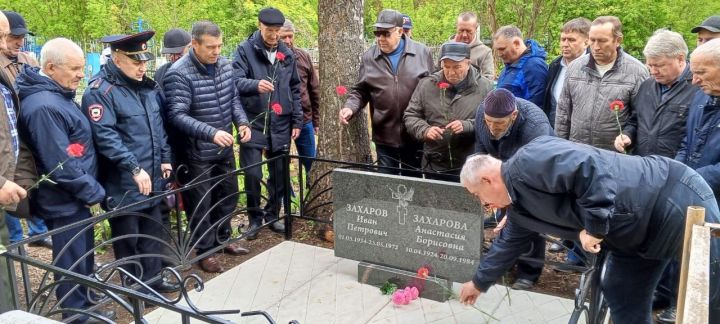 В Чистополе облагородили могилу подполковника милиции, погибшего при исполнении служебных обязанностей