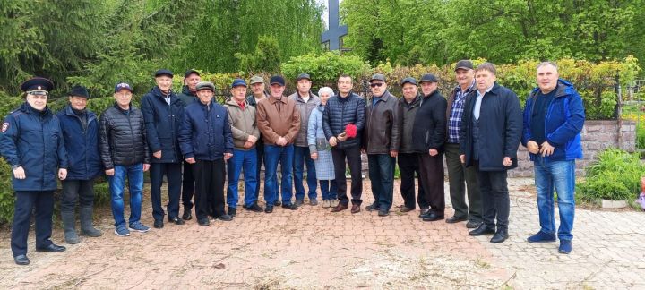 В Чистополе облагородили могилу подполковника милиции, погибшего при исполнении служебных обязанностей