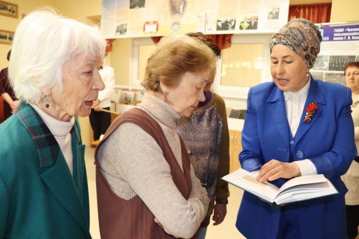 Родственники знаменитого выпускника Чистопольского сельхозтехникума Гумера Усманова передали его личные вещи в музей учебного заведения