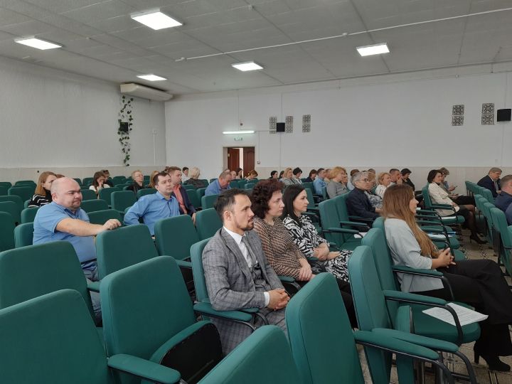 В Чистополе обсудили вопросы горячего питания в детских садах