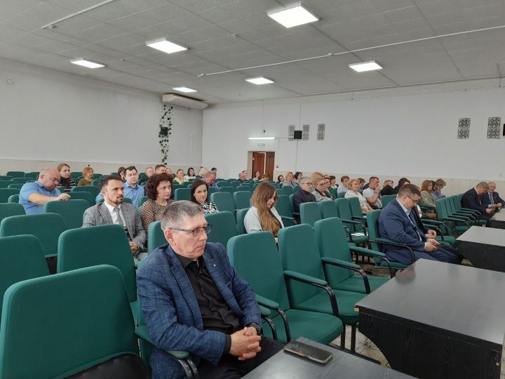 В Чистополе обсудили вопросы горячего питания в детских садах