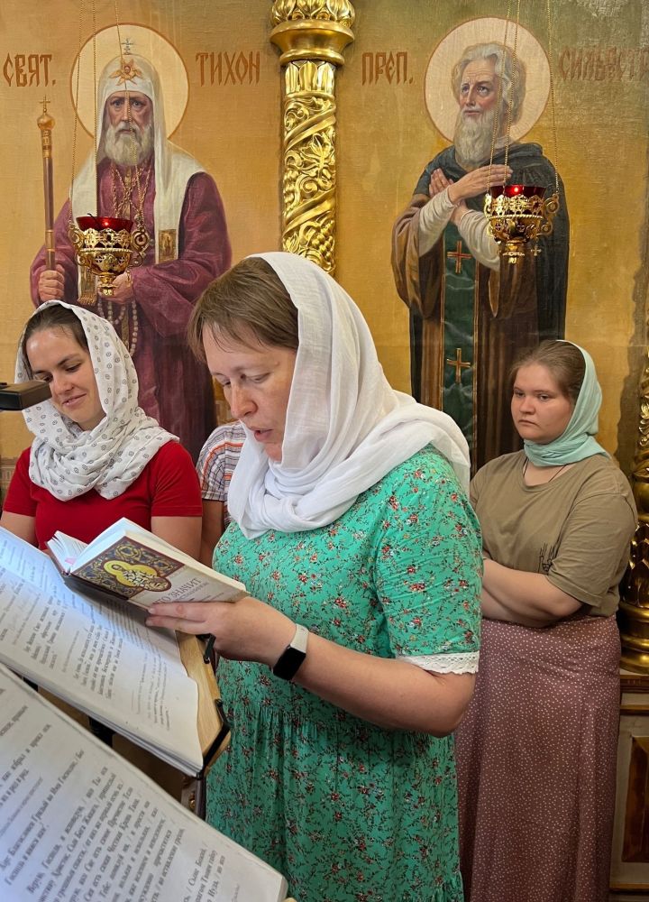 «Сестры, вы сегодня пели на пять с плюсом!»: народный хор спел Литургию в чистопольском соборе