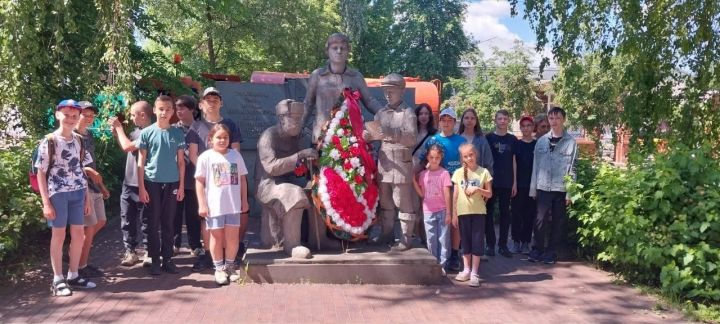 В чистопольском лицее прошла акция «Памяти павших героев будьте достойны»