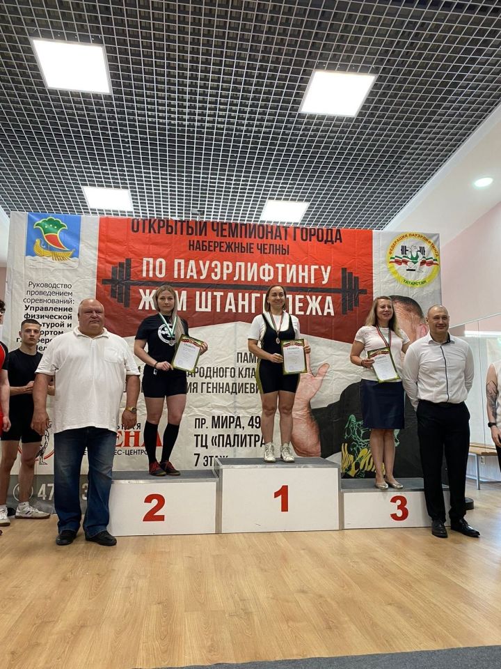 Чистопольские спортсмены отличились на чемпионате по пауэрлифтингу