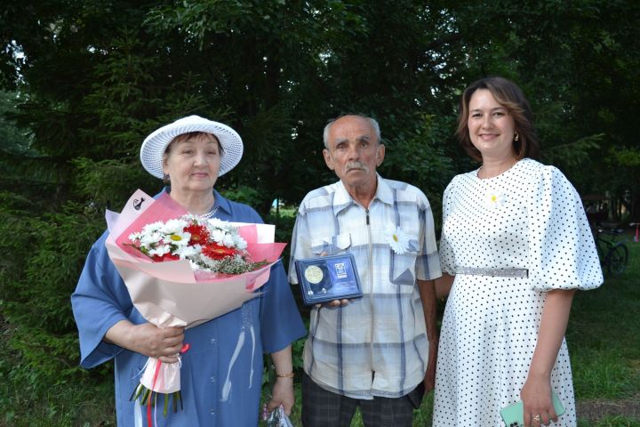 Чистопольской семье Гущиных вручили медаль «За любовь и верность»