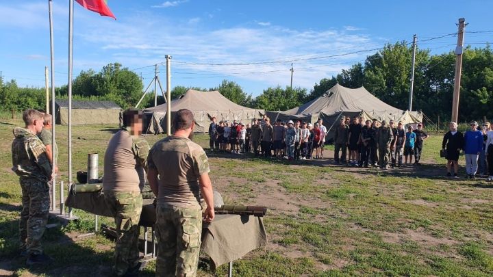 Чистопольский священник провел тематическое занятие для воспитанников лагеря «Вымпел»