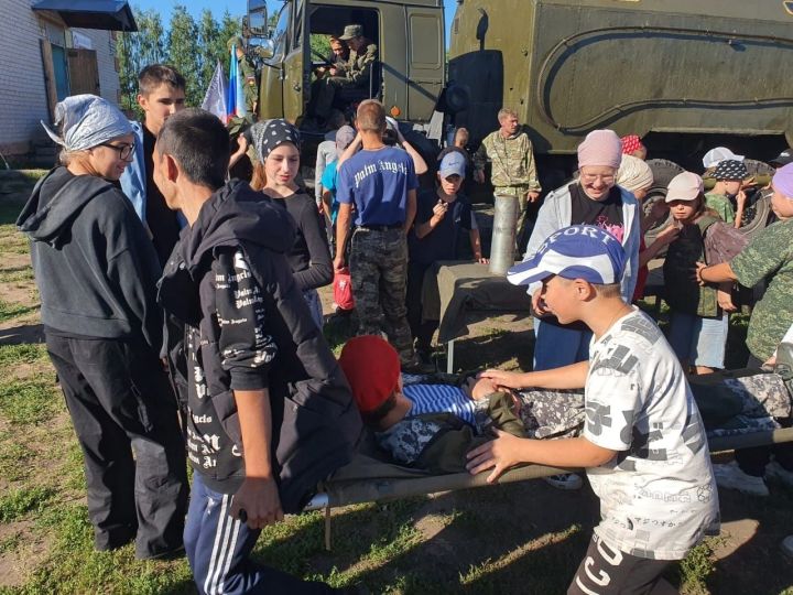 Чистопольский священник провел тематическое занятие для воспитанников лагеря «Вымпел»