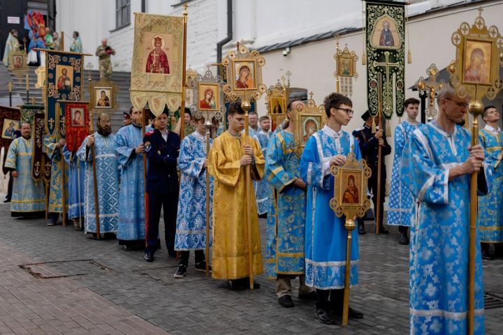 Священнослужители и прихожане храмов Чистопольской епархии приняли участие в крестном ходе