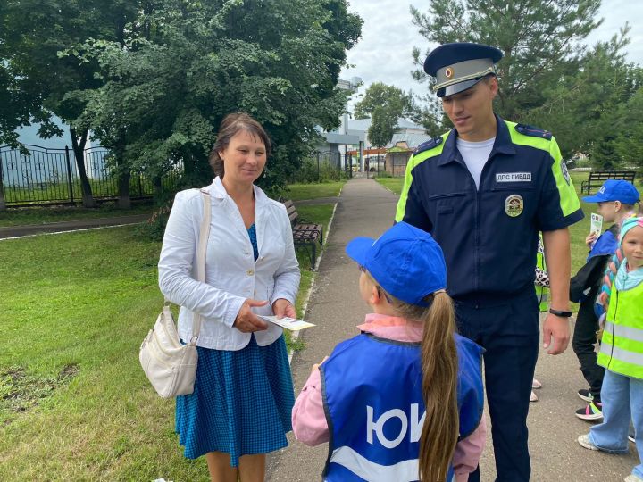 Дети напомнили чистопольцам правила езды на средствах индивидуальной мобильности и велосипедах