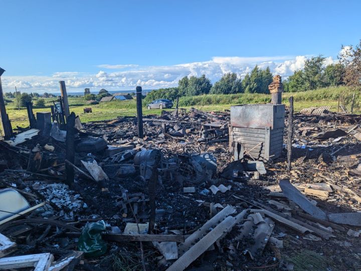 В Чистопольском районе из-за грозы сгорел жилой дом