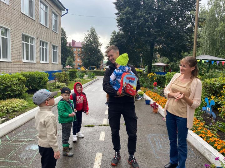 В Чистополе дети напомнили своим родителям правила дорожного движения