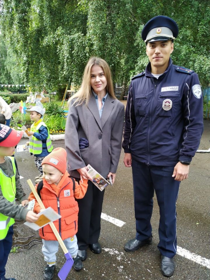 В Чистополе дети напомнили своим родителям правила дорожного движения