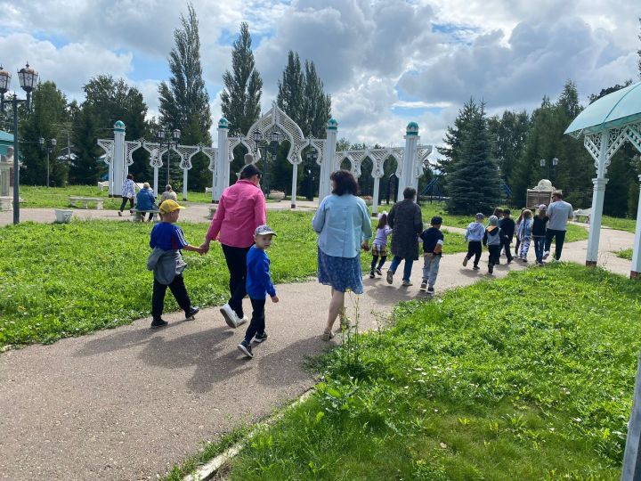 В Чистополе юным участникам дорожного движения рассказали об истории появления светофора и правилах безопасности