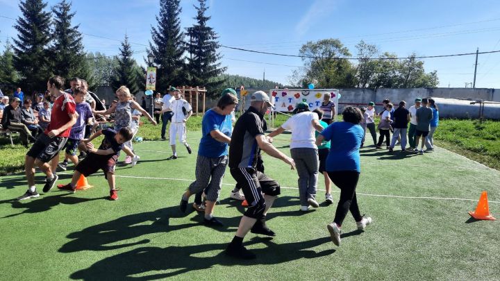 Для подопечных чистопольского дома-интерната прошла развлекательная спортивная программа с веселыми стартами