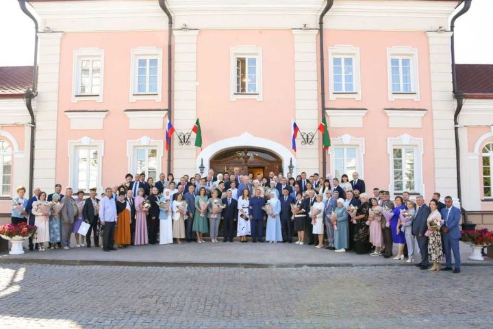 Чистопольская семья Магсумовых приняла участие в торжественном приеме от имени Раиса РТ