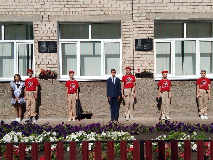 Мемориальные доски в честь бойцов СВО открыли в девяти школах Чистопольского района